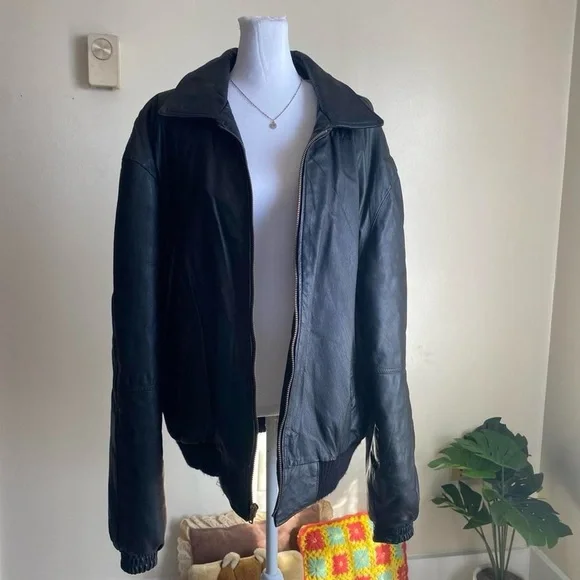 SOLD black leather bomber jacketSOLD - Picture 4 of 8